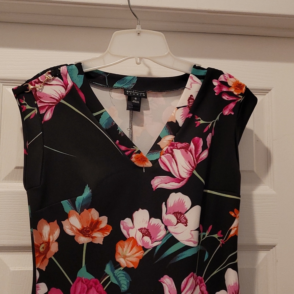 Dress - Picture 2 of 4